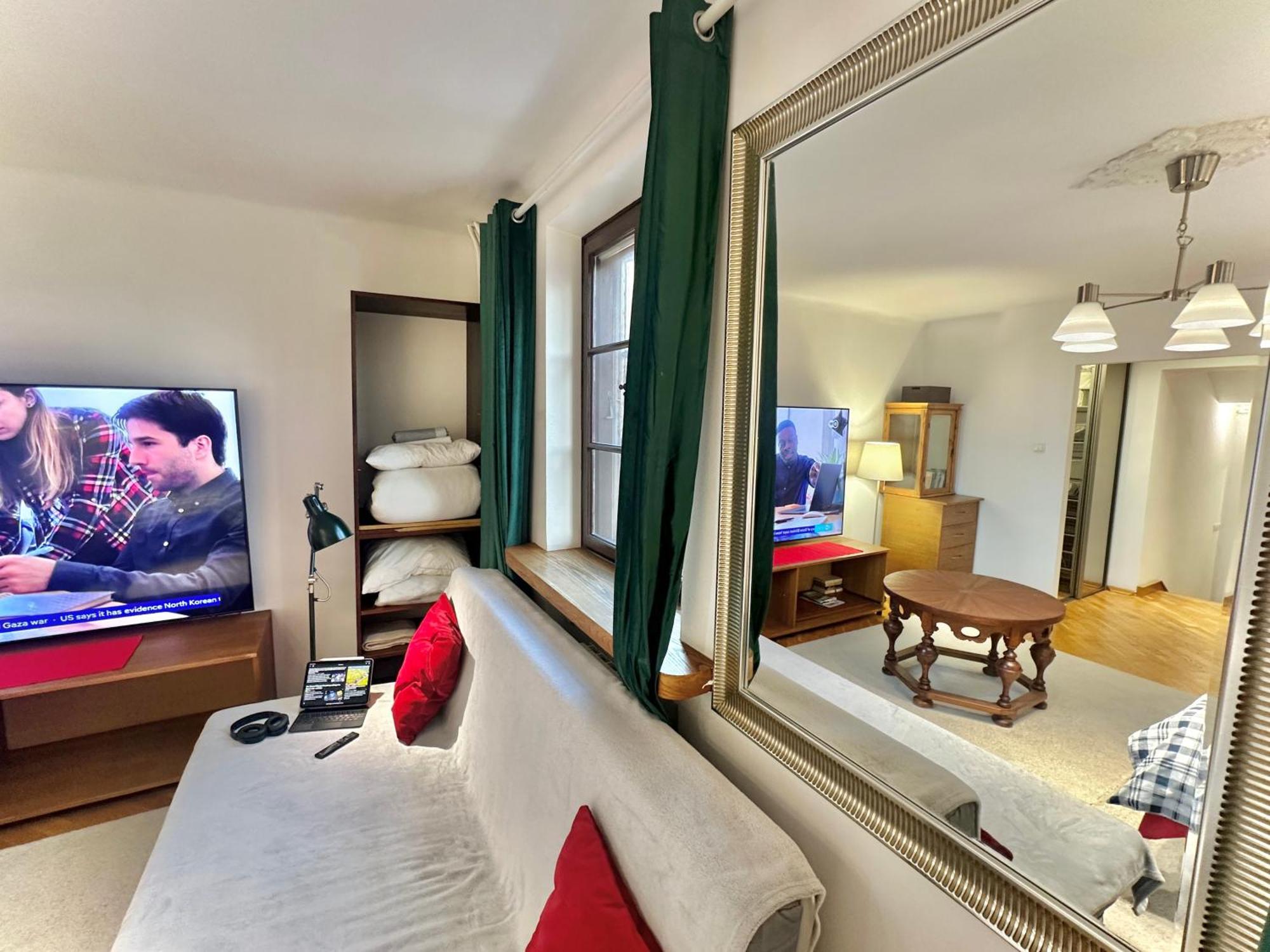 Old Town Best View Wifi 300 Mb/S Huge Screen Netflix Appletv Amazontv Warszawa Zewnętrze zdjęcie